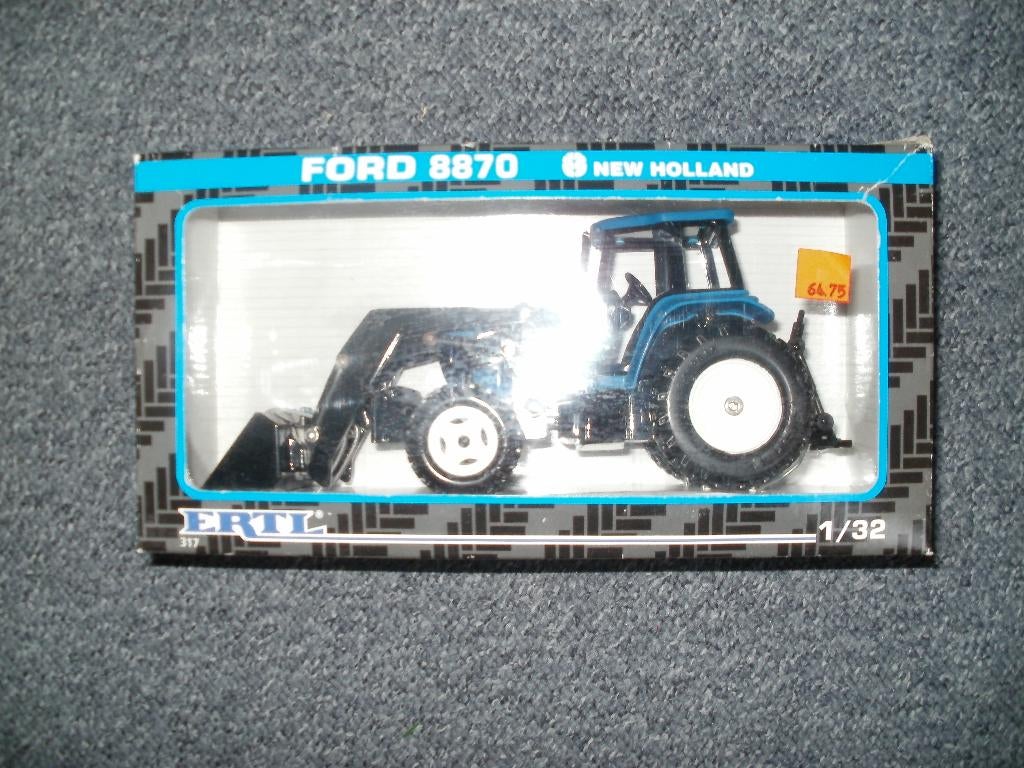 Ertl Ford Tractor New Holland no 8870 nieuw Schaal 1-32., Hobby en Vrije tijd, Ophalen of Verzenden, Nieuw, Tractor of Landbouw