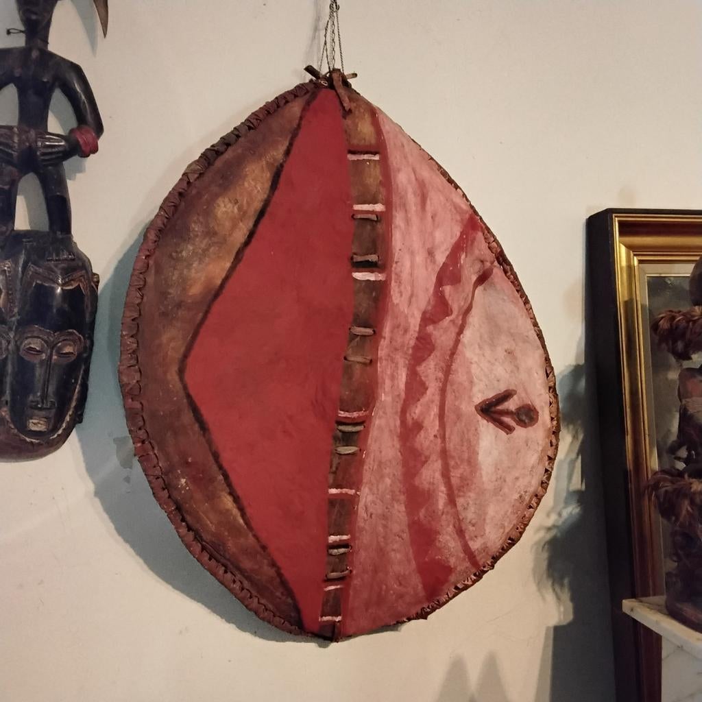 Bouclier en cuir de buffle Masaï, Enlèvement