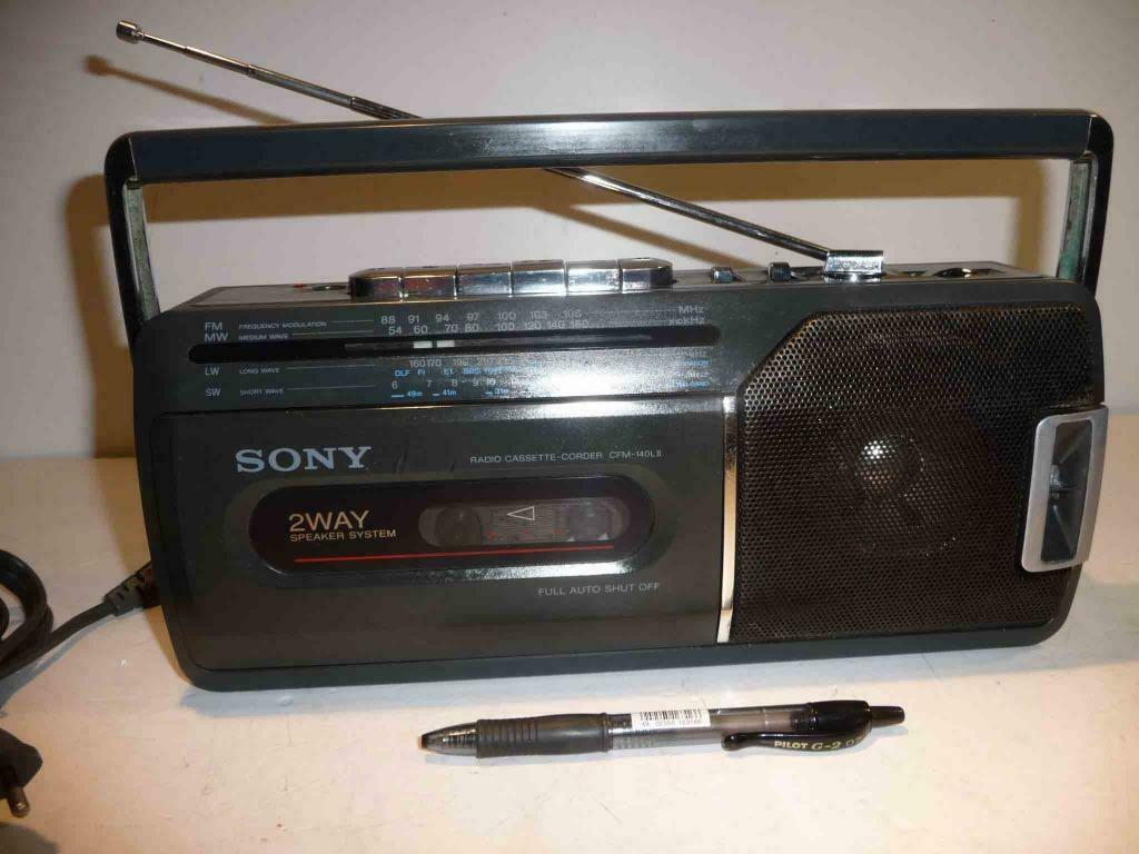 radio K7 portative SONY CFM-140 II - mono, TV, Hi-fi & Vidéo, Radios, Utilisé, Radio, Enlèvement ou Envoi