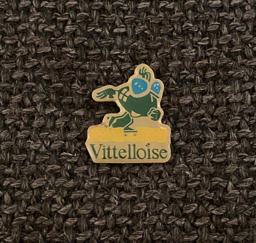 PIN - VITTELLOISE - FRISDRANK - BOISSON, Verzenden, Gebruikt, Merk, Speldje of Pin