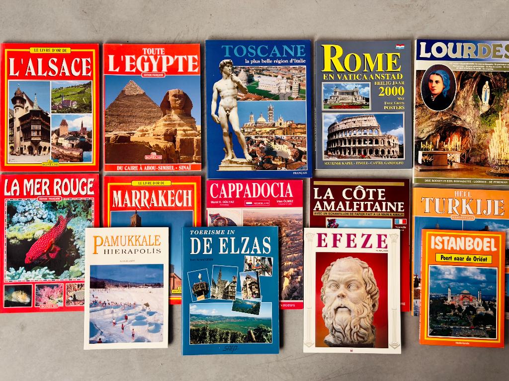 Grand ensemble de livres de voyage et de guides de vacances, Enlèvement, Utilisé, Guide ou Livre de voyage