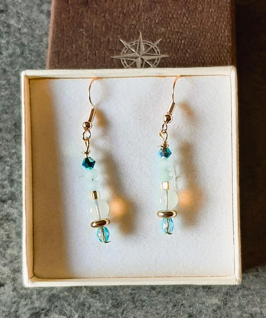 Te koop: Nieuw!! Mooie oorbellen met strass steentjes., Bijoux, Sacs & Beauté, Boucles d'oreilles, Neuf, Enlèvement, Blanc, Pendantes