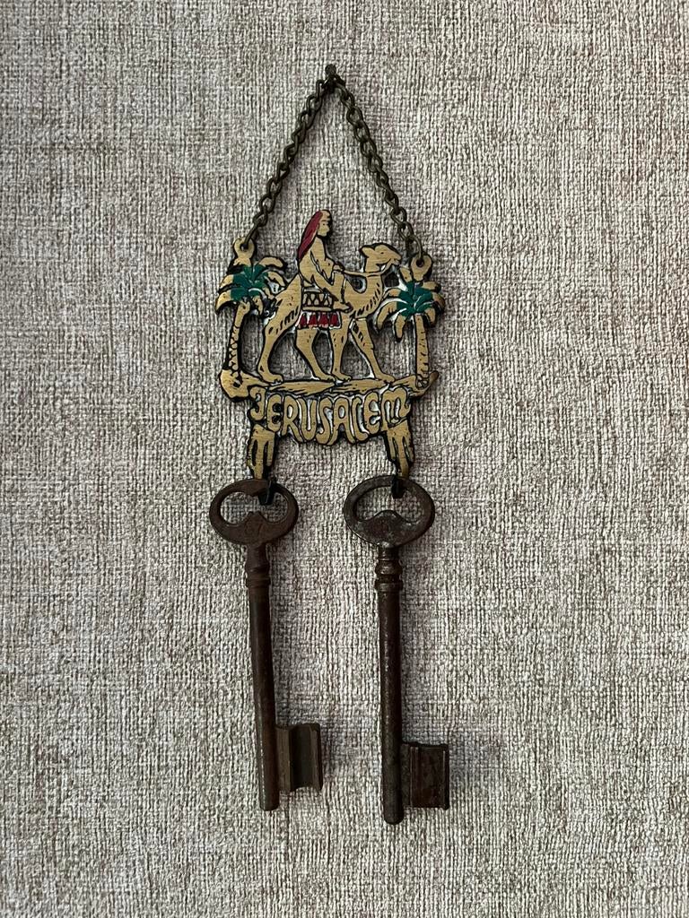 Oude muursleutelhanger „Jerusalem” in geëmailleerd metaal, Antiek en Kunst, Antiek | Brons en Koper, Ophalen