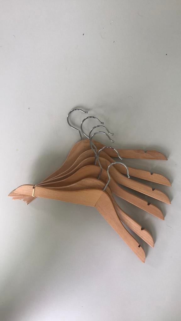 6 houten kledinghangers klein, Ophalen of Verzenden, Zo goed als nieuw