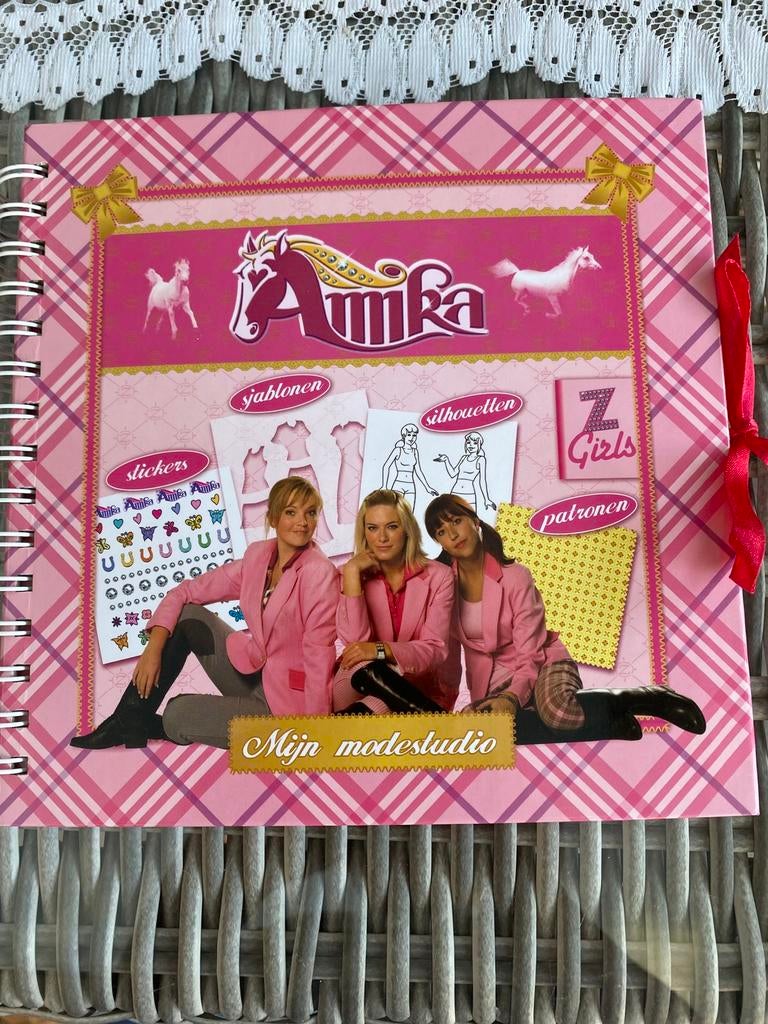 Amika, Boeken, Ophalen of Verzenden, Zo goed als nieuw