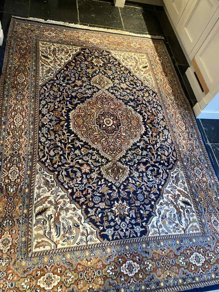 Tapis style oriental, Enlèvement