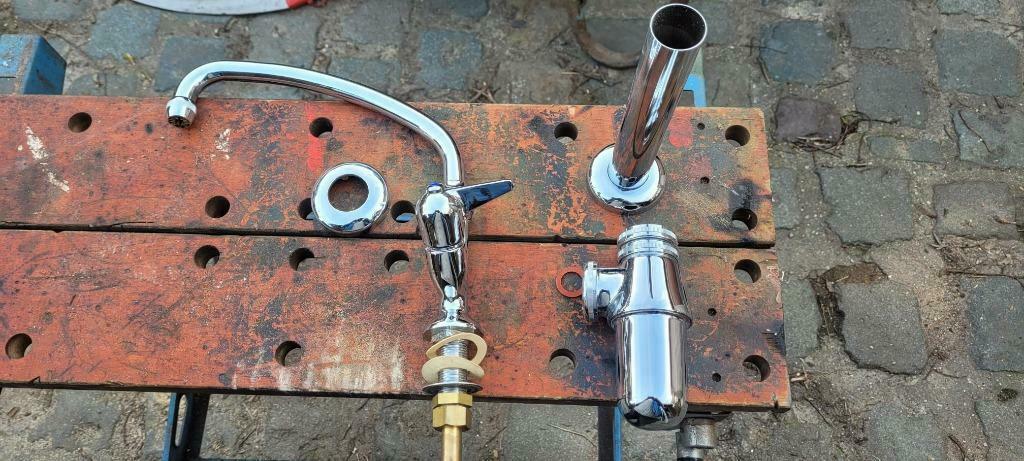 Ensemble robinet et syphon d'évacuation, Bricolage & Construction, Enlèvement ou Envoi, Neuf, Chrome, Robinet
