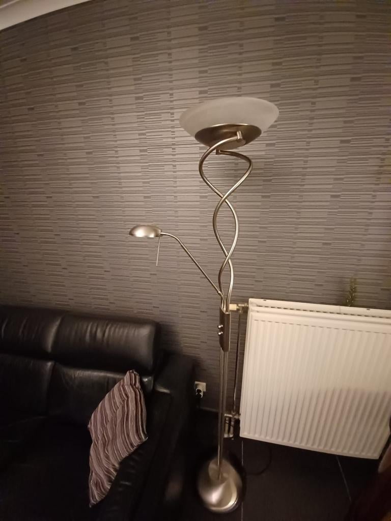 Staande lamp met leeslamp, Huis en Inrichting, Ophalen, Zo goed als nieuw, 150 tot 200 cm
