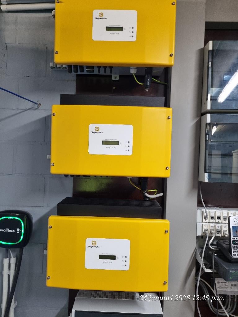 Omvormer voor zonnepanelen - 3 stuks - ook te koop per stuk, Doe-het-zelf en Bouw, Zonnepanelen en Toebehoren, Ophalen, Gebruikt