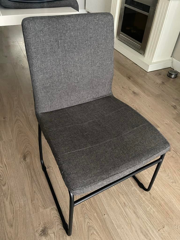 6 stoelen, Enlèvement
