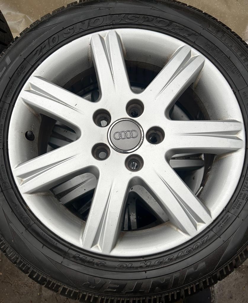 Pirelli Winter 205 55 16  m+s Banden en velgen Audi VW mod, Particulier, Te koop