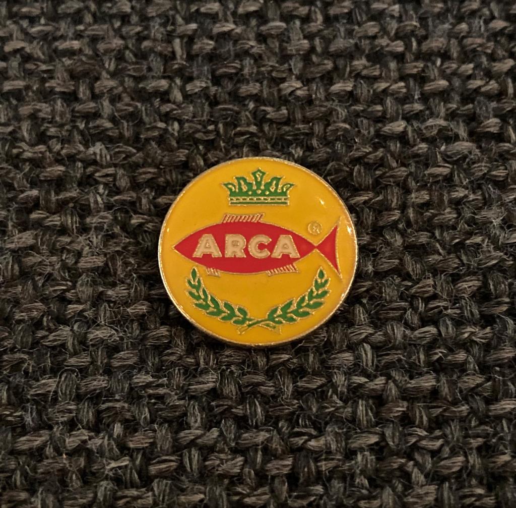 PIN - ARCA - VIS - VISSEN - HENGELSPORT - POISSON - PECHER, Verzenden, Gebruikt, Merk, Speldje of Pin