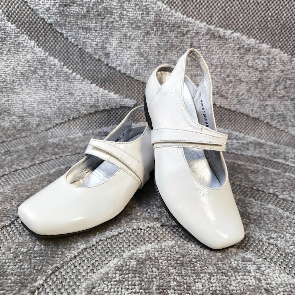 Livingstone pump muiltjes communie schoenen wit uk 2 - eu 34, Kleding | Dames, Ophalen of Verzenden, Wit