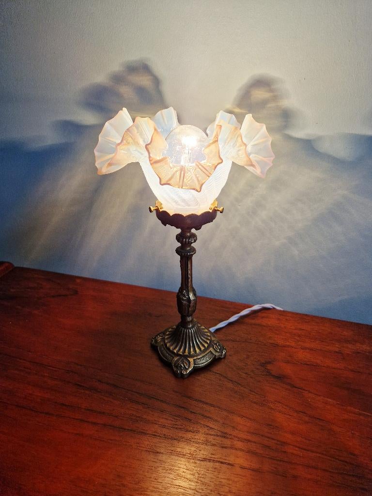 Lampe de table en bronze doré et bobèche en verre opalescent, Enlèvement ou Envoi