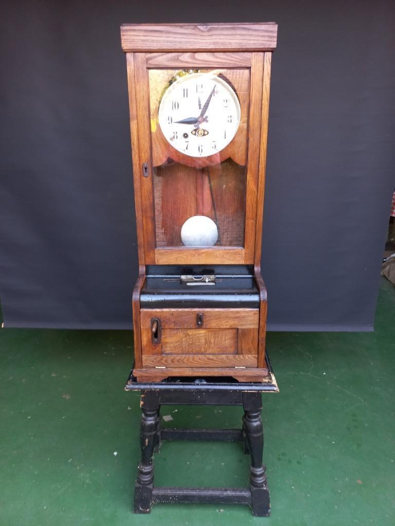 Horloge ancienne, Enlèvement