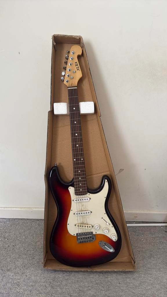 Guitare Électrique Alba Stratocaster, Enlèvement ou Envoi, Comme neuf