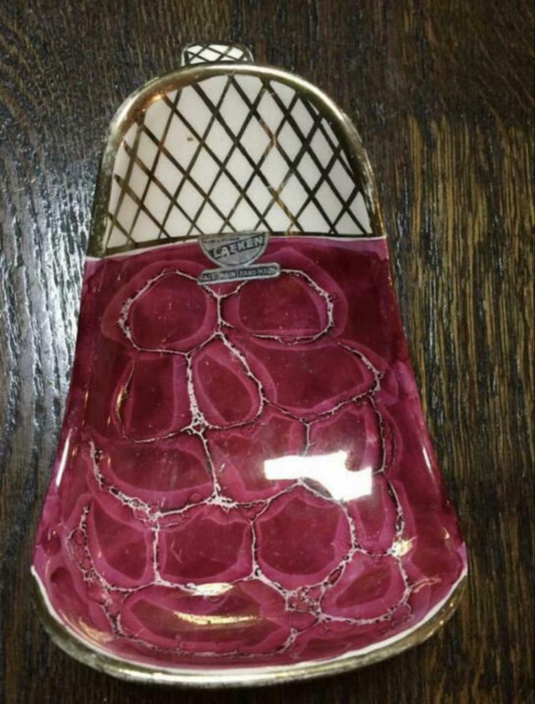 Plat (à fruits) en porcelaine de Laekens, Enlèvement ou Envoi