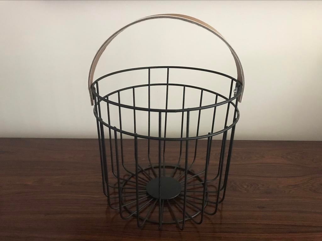 Mooie zwart metalen mand met handgreep landelijke stijl, Ophalen of Verzenden