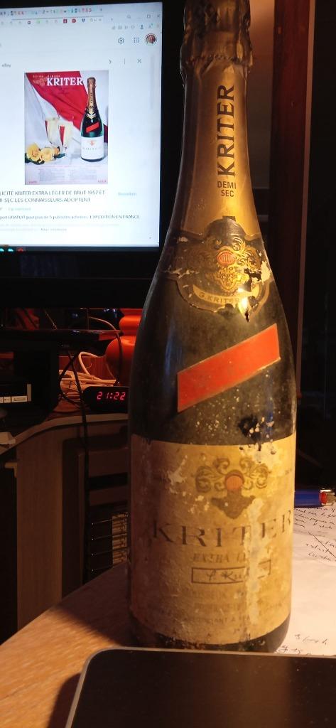 2 flessen oude vin mousseux " kriter demi sec extra léger", Collections, Enlèvement ou Envoi, Pleine, Autres types, France