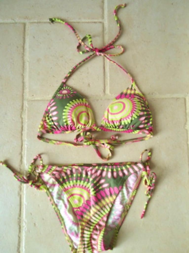 Bikini kaki fuscia, Verzenden, Gedragen, Bikini