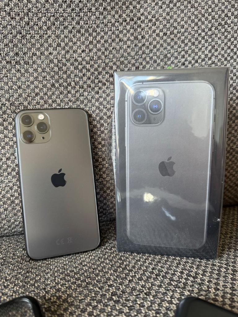iPhone 11 Pro 256GB + Spigen hoesje, Télécoms, Téléphonie mobile | Apple iPhone, 256 GB, 80 %, Gris, Enlèvement