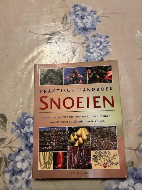 Praktisch handboek snoeien Peter McHoy 240 blz, Boeken, Ophalen of Verzenden, Zo goed als nieuw
