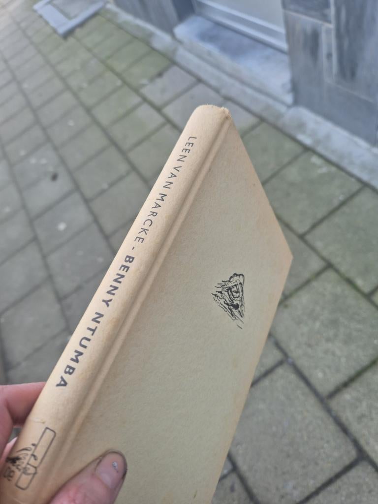 Benny Ntumba – Het boek van Mulongu Vintage Belgisch Congo, Ophalen