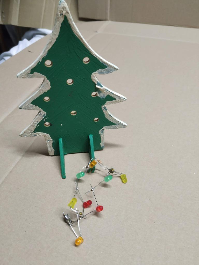 houten kerstboompjes met lichtjes om zelf in te steken, Diversen, Ophalen of Verzenden