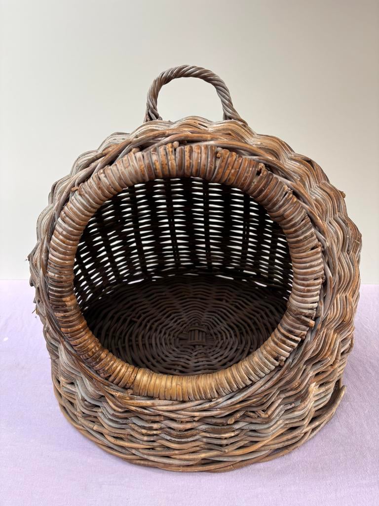 Honden/ Katten mandje wilgenhout. 2st te koop., Animaux & Accessoires, Paniers pour chats, Enlèvement, Comme neuf, Autre