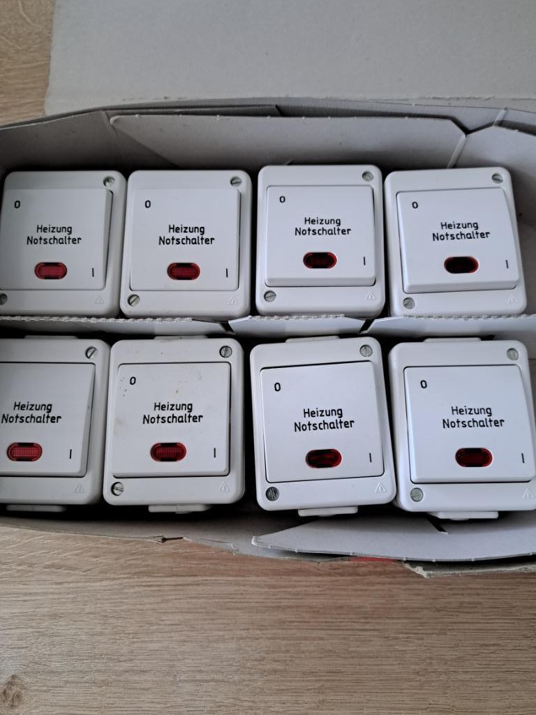 Legrand Verwarmingsnood schakelaar spatwaterdicht ., Doe-het-zelf en Bouw, Ophalen of Verzenden, Nieuw, Schakelaar