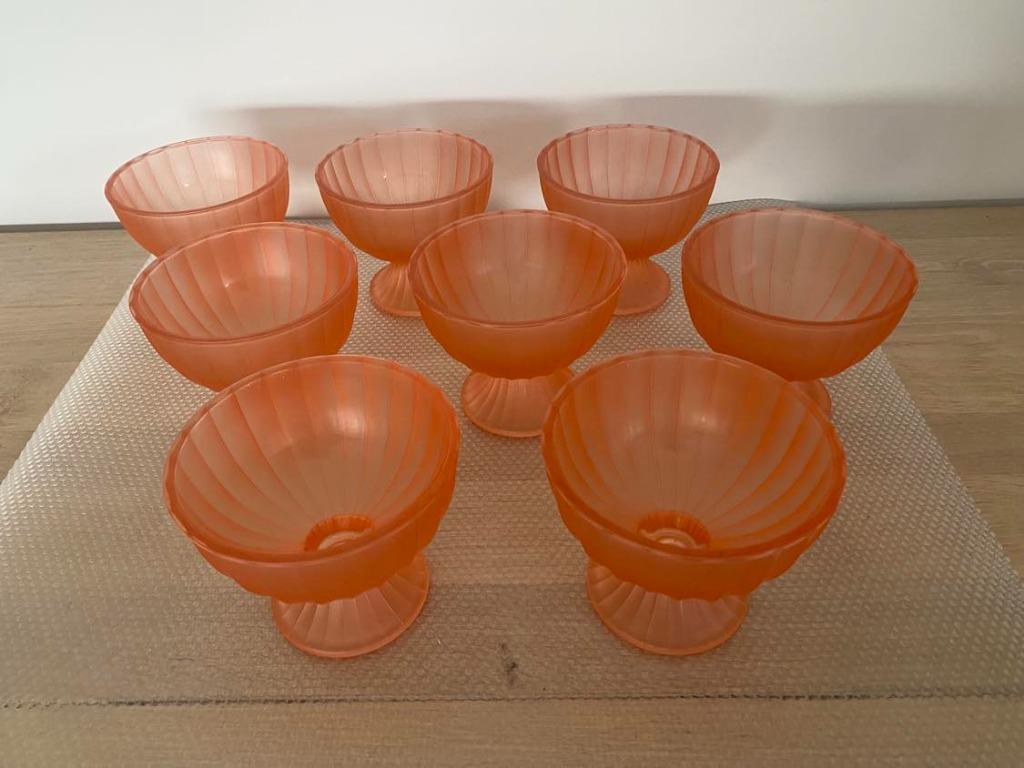 8 zalmkleurige schaaltjes / coupes, Nieuw, Ophalen of Verzenden, Overige stijlen, Glas