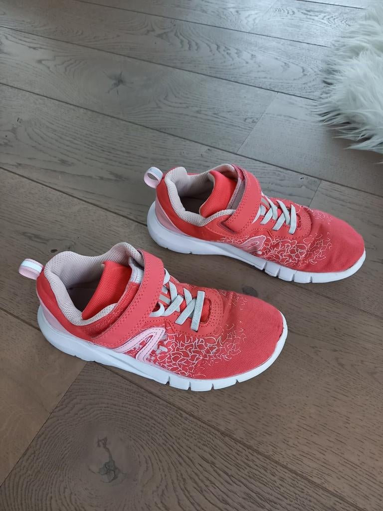 Maat 34 : sneakers schoenen sportschoen witte zool, Gebruikt, Meisje, Schoenen, Ophalen of Verzenden