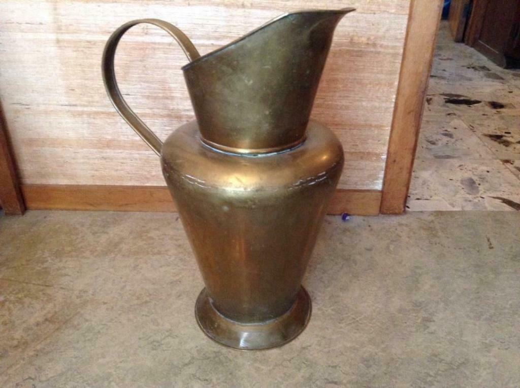 Grande cruche en cuivre, Enlèvement, Cuivre