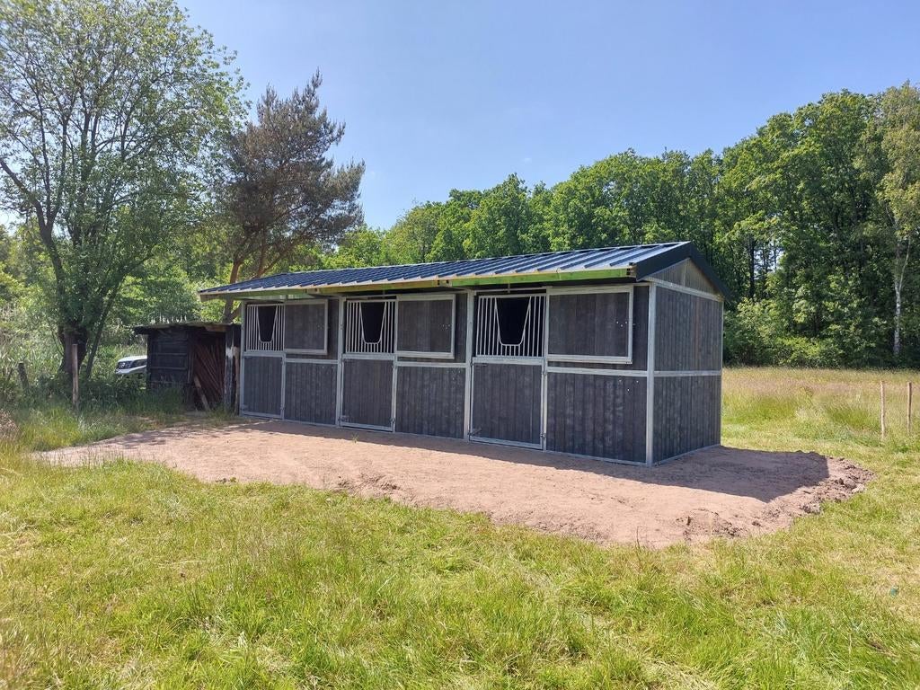 Degelijke paardenstallen schuilstal buitenstal boxen, Dieren en Toebehoren