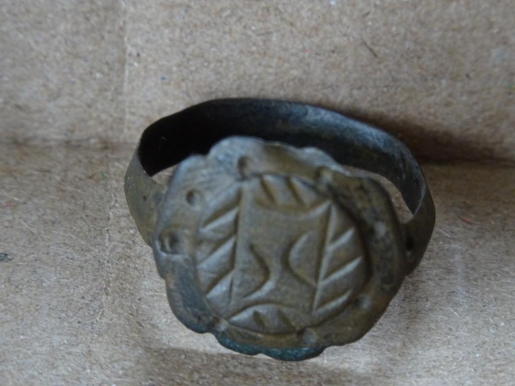 Découverte du sol Moyen Âge bague en bronze bague Moyen Âge, Antiquités & Art, Antiquités | Bronze & Cuivre, Bronze, Enlèvement ou Envoi