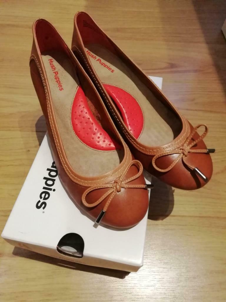 schoenen Hush puppies Nieuw 40 (41) bruin en zwart paar, Pumps, Bruin, Nieuw, Ophalen of Verzenden