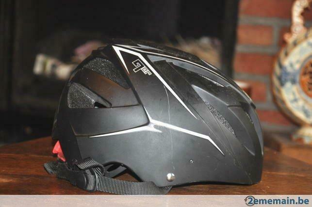 casque de sport skate egalement  roller velo, Sports & Fitness, Enlèvement ou Envoi, Utilisé