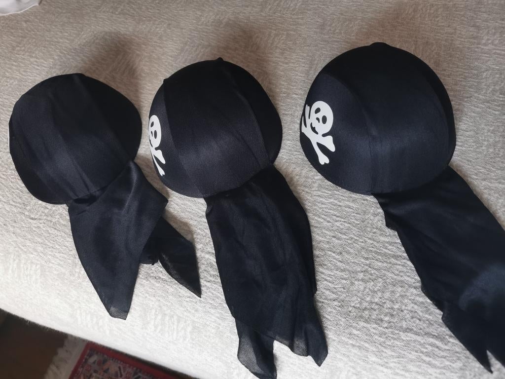 3 zwarte verkleed petjes, Ophalen of Verzenden