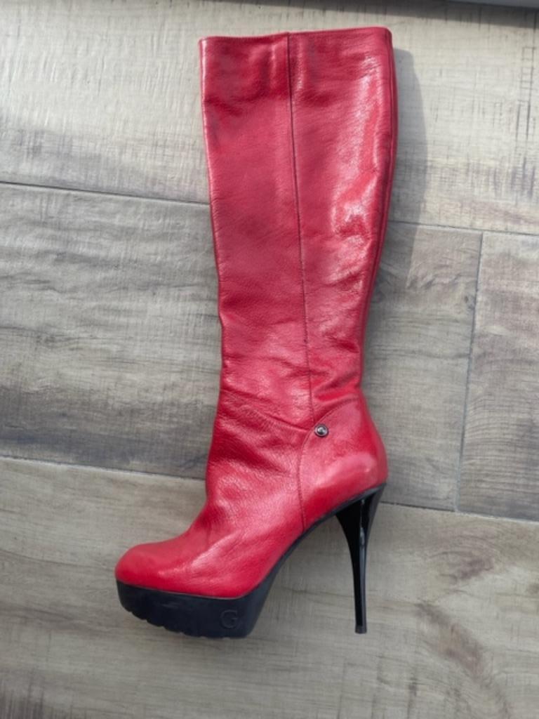 Laarzen GUESS rood  hoge hak maat 38 ALS NIEUW, Kleding | Dames, Schoenen, Hoge laarzen, Guess, Ophalen of Verzenden, Zo goed als nieuw