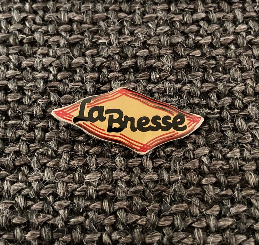 PIN - LA BRESSE, Envoi, Utilisé, Ville ou Campagne, Insigne ou Pin's