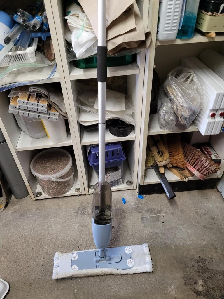 Balai de nettoyage avec réservoir, Enlèvement ou Envoi