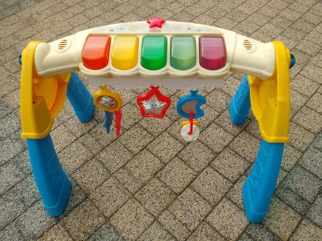Piano Fisher-Price avec différents éclairages de clavier, Enfants & Bébés, Jouets | Éducatifs & Créatifs, Comme neuf, Avec lumière