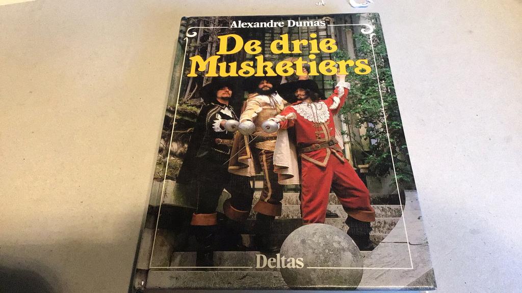 De drie musketiers (d6), Boeken, Ophalen of Verzenden, Gelezen, Alexandre dumas