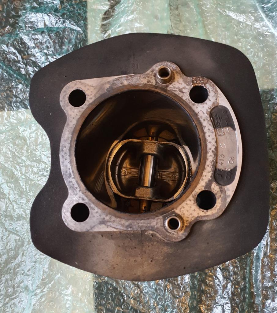 CYLINDRES HARLEY DAVIDSON FAT BOB , DYNA 2008 A 2012 ORIGINE, Enlèvement ou Envoi, Utilisé