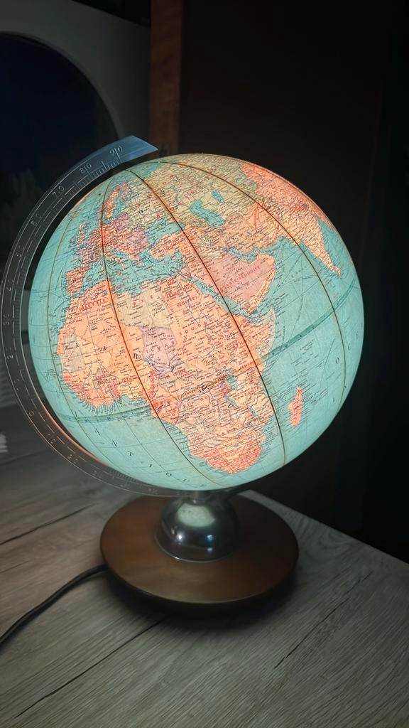 Wereldbol antek met werkende schakelaar en verlichting, Ophalen, Zo goed als nieuw