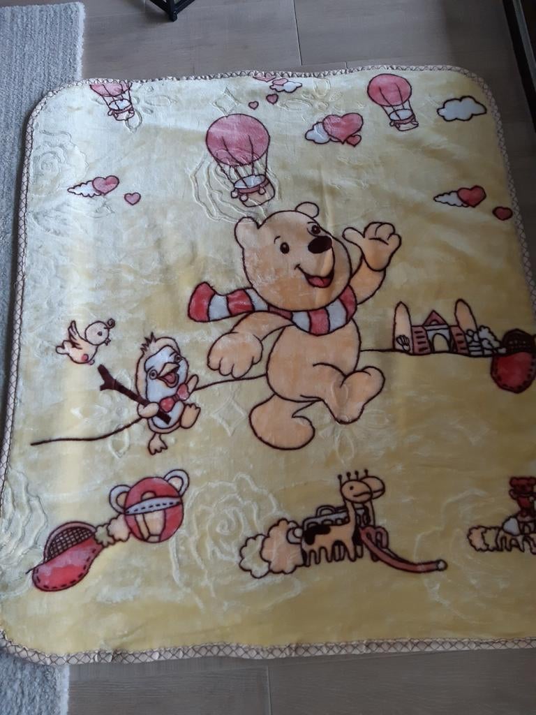 dekentje 116 cm x 103 cm, Jongetje of Meisje, Geel, Overige typen, Ophalen of Verzenden