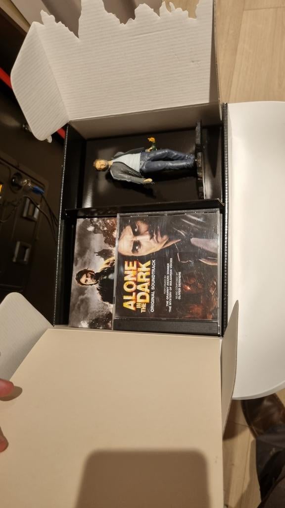 Big box the sentinel en alone in the dark special edition, Enlèvement ou Envoi, Comme neuf