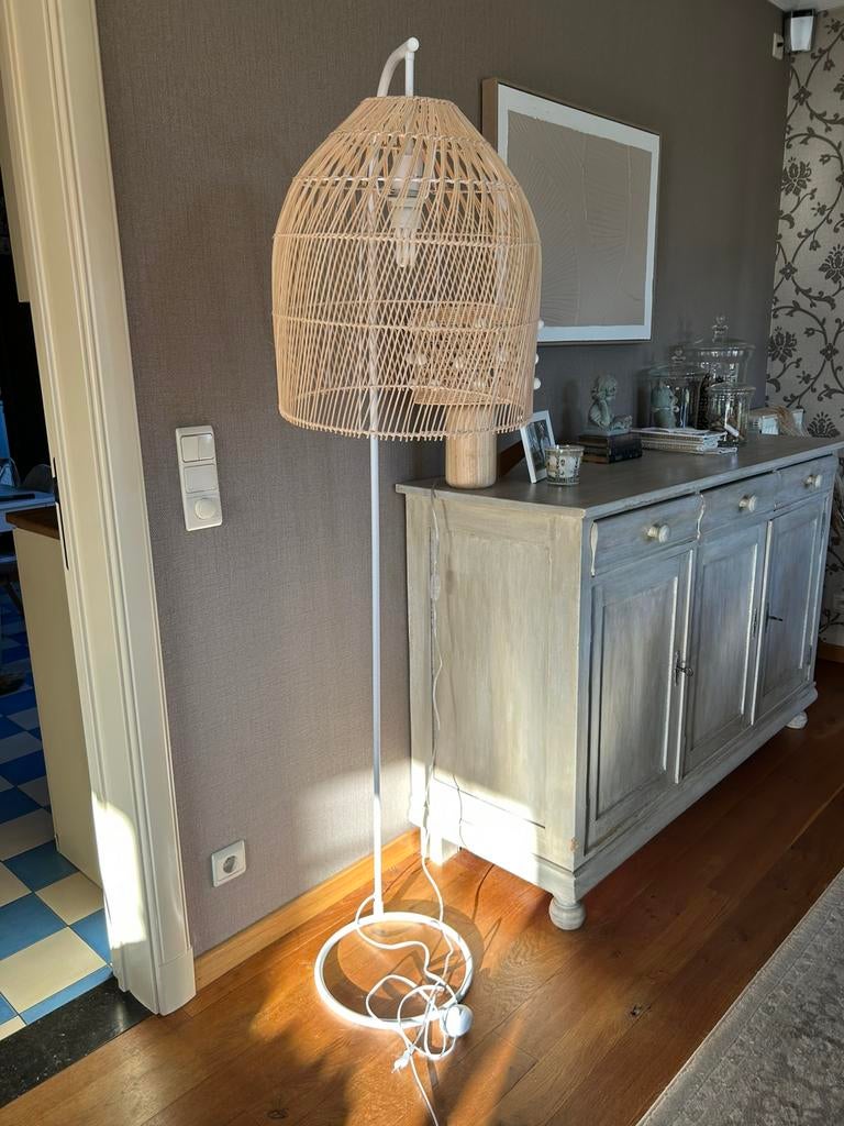 Lampe suspendue avec cape en rotin, Enlèvement, Comme neuf