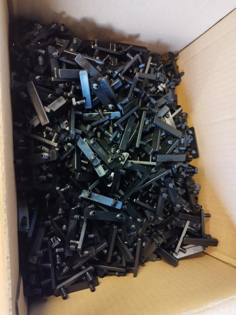 Meubelglijders bumpers voor metalen profielen 50x10x4 mm, Meubelglijder - bumper, Nieuw, Ophalen of Verzenden, Geen idee