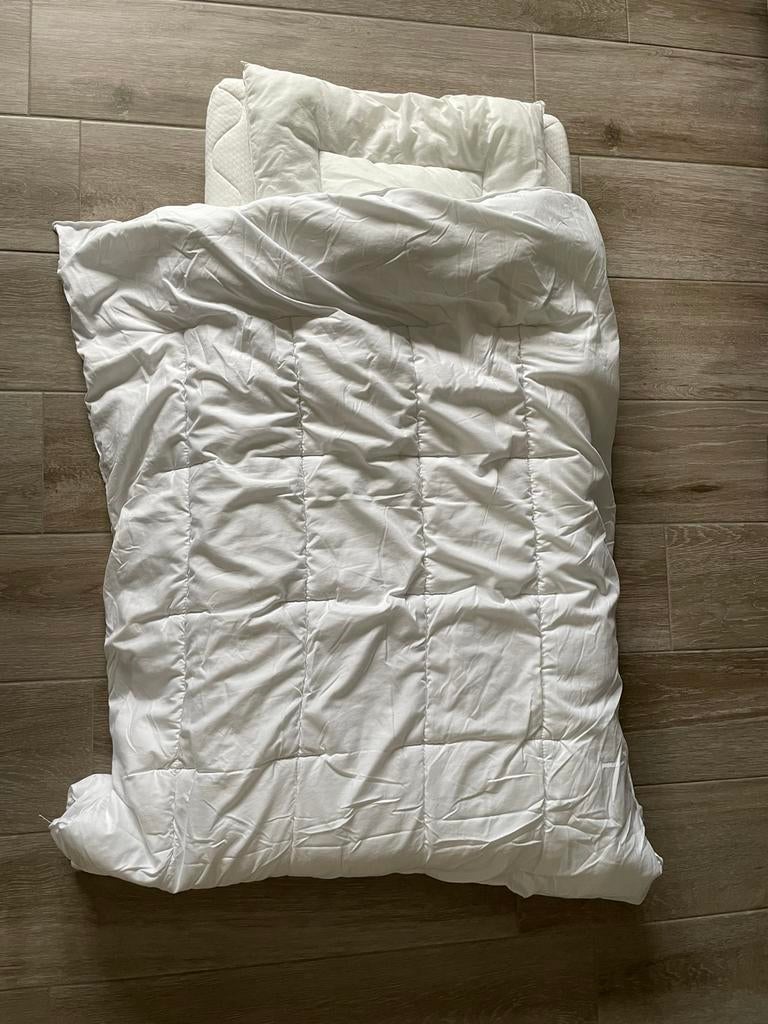 2 matrassen voor babybed beide met deken en hoofdkussen, Ophalen, Zo goed als nieuw